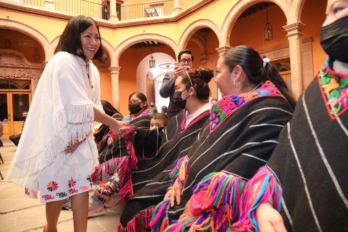BernardaReyesH's tweet photo. El reto consiste en poner una foto de cada mes del año haciendo lo que más te gusta, en mi caso trabajar desde el legislativo, por nuestros pueblos indígenas. ❤️😁
#ExcelenteLunes #FelizInicioDeSemana #ConCorazónHuasteco #1FotoCadaMes #Trabjando #CongresoSLP https://t.co/XBRMCtAEiA