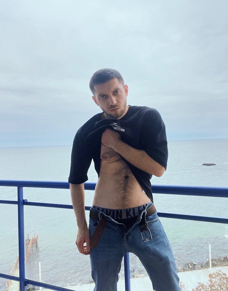 bayuzastik's tweet photo. Instead of the gym I know a cardio workout we can do were you ride my third leg #fitness

https://t.co/a3xHkMkUwp https://t.co/YSc9nUm4yj