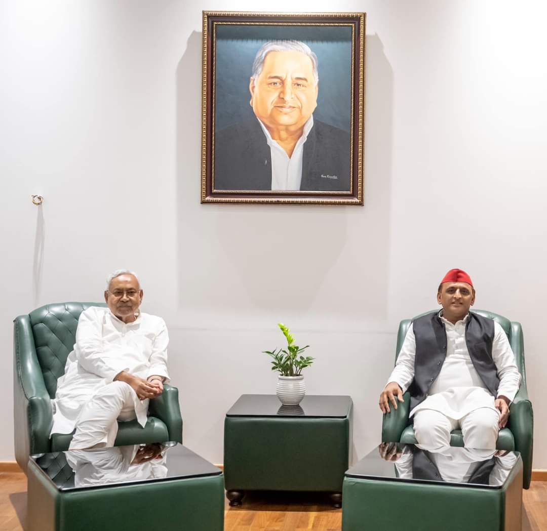 Janata Dal (United) (@jduonline) on Twitter photo लगातार माननीय मुख्यमंत्री श्री <a href="/NitishKumar/">Nitish Kumar</a> जी विपक्षी पार्टियों के प्रमुख नेताओं से मुलाकात कर रहे हैं। इसी क्रम में आज सपा नेता श्री #अखिलेश_यादव जी से उनकी पार्टी कार्यालय में मुलाकात की।
#JDU #JanataDalUnited #akhileshyadav लगातार माननीय मुख्यमंत्री श्री <a href="/NitishKumar/">Nitish Kumar</a> जी विपक्षी पार्टियों के प्रमुख नेताओं से मुलाकात कर रहे हैं। इसी क्रम में आज सपा नेता श्री #अखिलेश_यादव जी से उनकी पार्टी कार्यालय में मुलाकात की।
#JDU #JanataDalUnited #akhileshyadav