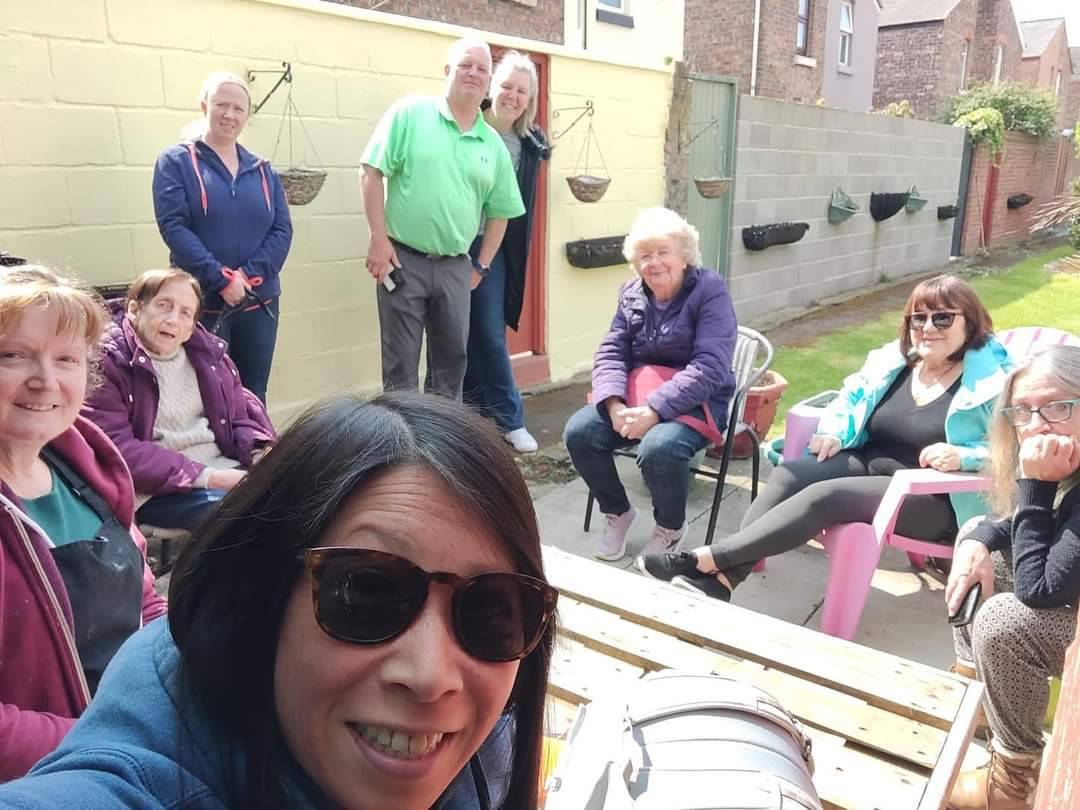 Lovely lunchtime meeting with the residents of Woodland Road, chatting about a potential #GrowingCircle project. This will be our fourth growing circle project in a new area of #Bootle. Looking forward to more #FrontYardGrowing and #community composting!
