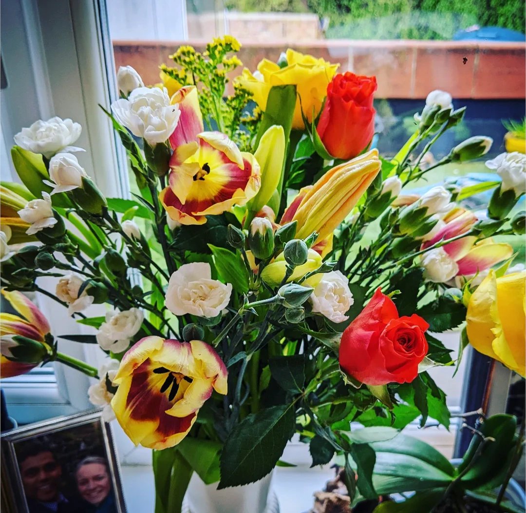 LifelineSBS's tweet photo. Beautiful flowers for another Lifeline birthday this week. One of our lovely ladies celebrates her 99th birthday tomorrow.

Happy birthday! 💐☀️❤️ https://t.co/D7ED7hb2B9
