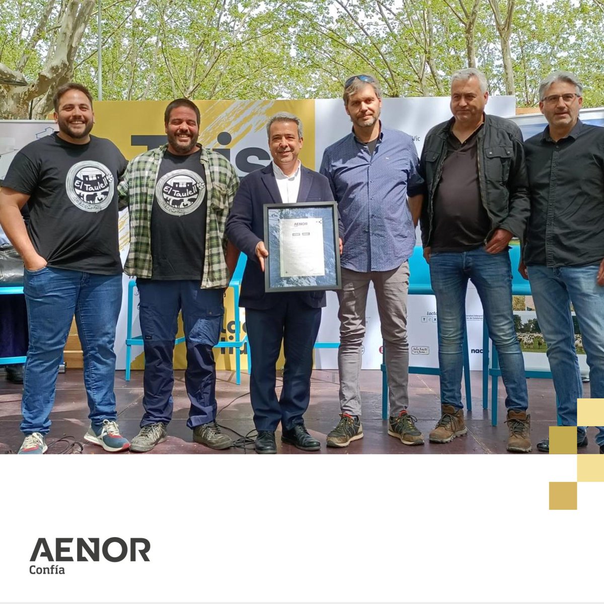 AENOR's tweet photo. 🐄🥛 La Granja Torre d’en Roc, pionera en obtener el certificado AENOR de Leche Beta Caseína A2. ¿Sabes qué es la leche A2? Descúbrelo 👉 https://t.co/ijLCvmi8Vm
#AENORConfía #leche #LecheA2 #productoslácteos #calidad https://t.co/gtGp5aVRkj