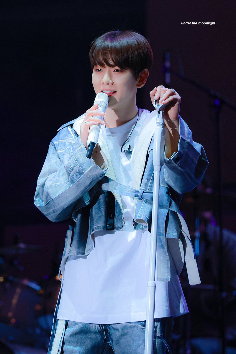 undermoon9256's tweet photo. 230423 LOVESOME FESTIVAL
백현이 귀여운 포인트가 너무 마넝🫣 하나라도 놓치면 안댐

#백현 #BAEKHYUN @B_hundred_Hyun https://t.co/P0gD2oud51