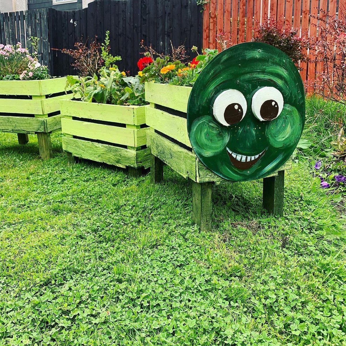 Cnauldcares's tweet photo. 🦸‍♀️ COMMUNITY HERO 🦸‍♀️

As Spring sprouts into action and tulips thrive and daffodils dazzle, it’s time again to shine the spotlight on someone incredibly deserving. Please meet @KateFromings. https://t.co/15Yj4fJz36