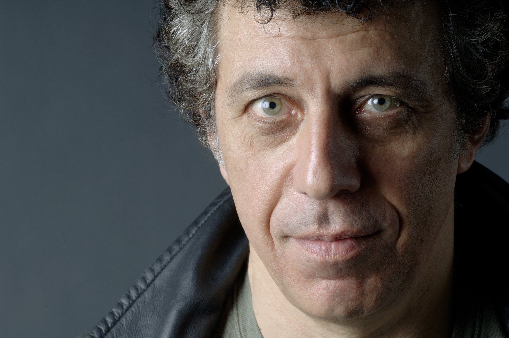Happy birthday, Eric Bogosian!
Remember now you\re at the favourite Lestat\s age. Watch your back 