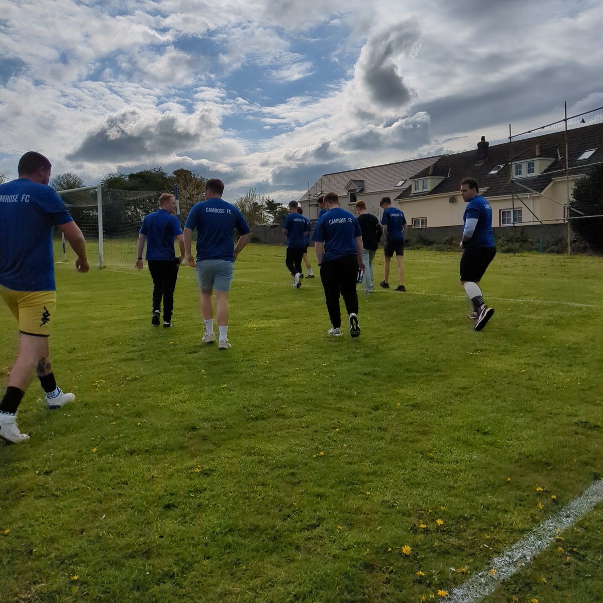 CamroseFc's tweet photo. Team walk , hour till ko https://t.co/V6iLcFcqaK