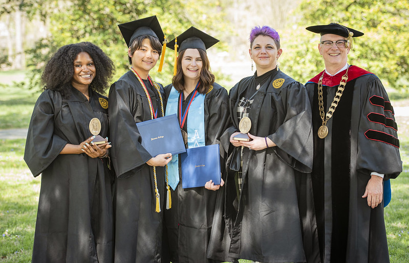 StudentLifeHC's tweet image. Congratulations to all of the Hanover students who received awards at Honors Convocation this year. We are so proud of everything you have accomplished! 

For the rest of the photos, follow this link: flic.kr/s/aHBqjAzKpe