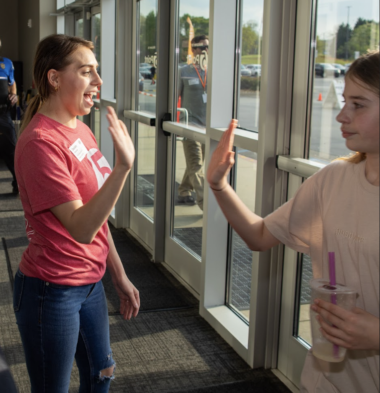 5PTYTH's tweet photo. Volunteer Spotlight 💡🎉 Danielle Reynolds

For almost 2️⃣ years, Danielle has enjoyed worship 🙌 nights at 5 PT YTH! She serves because she wants to be able to use her past to glorify God and encourage young believers to know and love Him well! 💙 https://t.co/V8zIcoIPtq