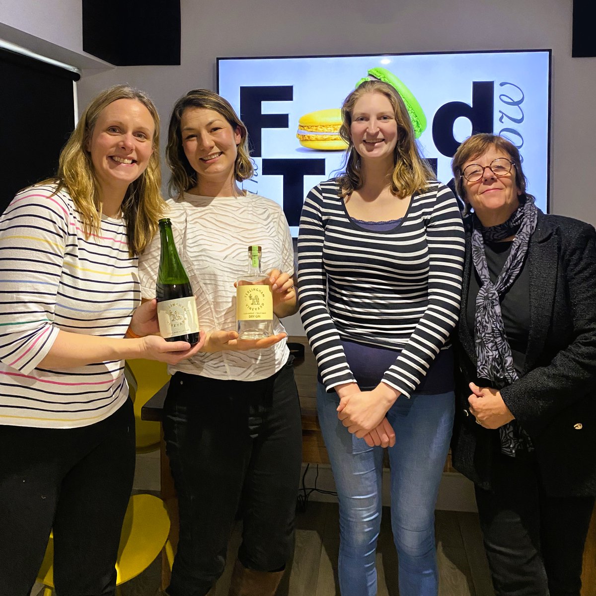 thefoodtalkshow's tweet photo. We’re Live now!
Susie and @AJSharpFoodie have a party this week. There’s ham, sparkling wine and gin to taste, with Chloe Wilcock from Oink and Udder and Jackie Wilks from @Terlinghamwines.
#hamandwine #terlinghamvineyard #oinkandudder #tunein #newepisode #foodtalkshow https://t.co/qZPLKpNFV0