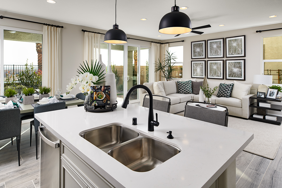 RAHomes's tweet photo. Modeled at Seasons at Monarch Valley in Las Vegas, this thoughtfully designed Hibiscus home boasts an impressive primary suite, a relaxing covered patio, a well-appointed kitchen and more! Check out this impressive plan here: https://t.co/dWkR5f9oE1 #ModelHomeMonday 🏠 https://t.co/ZFVDsrvtM4