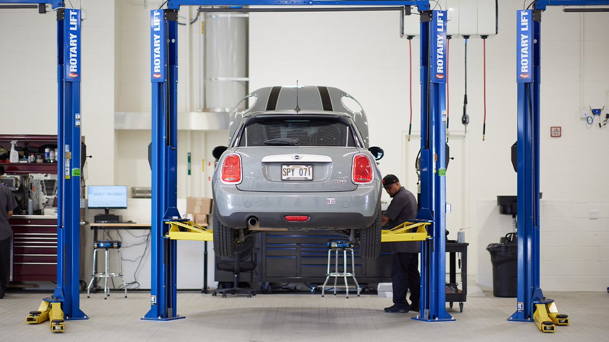 MINIofHawaii's tweet photo. The MINI experience is all about performance and comfort.  So make sure you give your MINI the care and attention it deserves. Schedule service today at https://t.co/d47I130HGj

#miniofhawaii #minihawaii #minikapolei #miniservice #miniusa #minicooper https://t.co/dwTNqofiUj