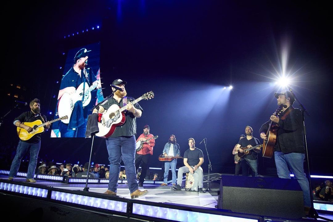 tocaperc's tweet photo. Endorser @jakesommers7 bringing a Toca Tiger Mask Cajón on stage with @lukecombs
@jakesommers7 Detroit Rock City brought the energy. Pittsburg you’re next. Pics by @davidbergman #lukecombs #lukeindetroit #tocapercussion #somosfamilia #justplay #tocacajon https://t.co/ENtglSb87p