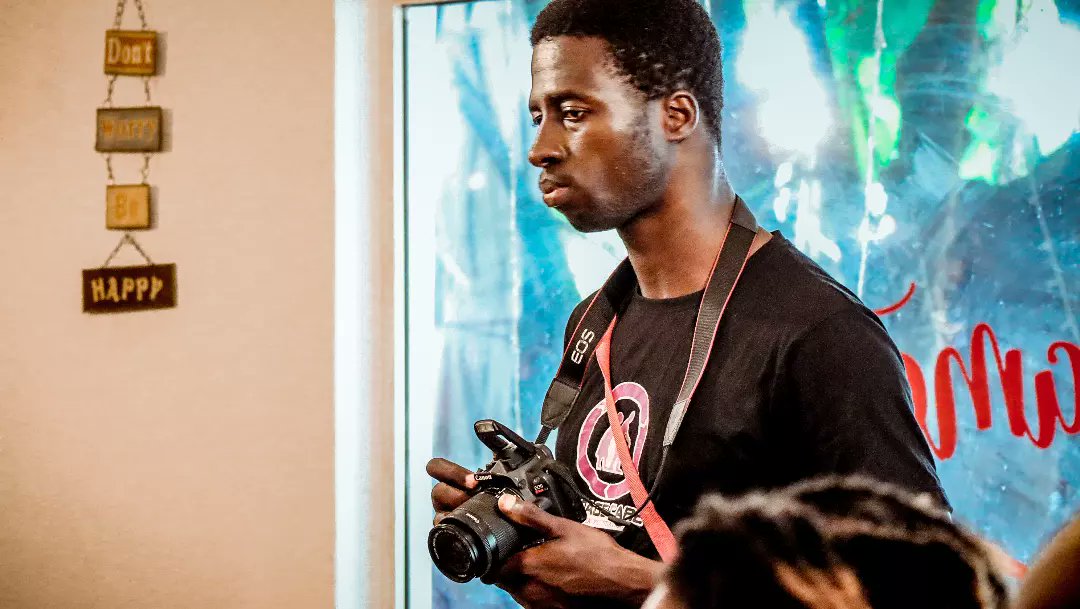 OlayeyeOlusegun's tweet photo. Do you see me because I see you through the lense of my camera. 😀😁😉

#moments #pictures #takingpictures #takingpics #capturingmoments #camera #photographer #photos #photoman https://t.co/2CY8Qd7bEO