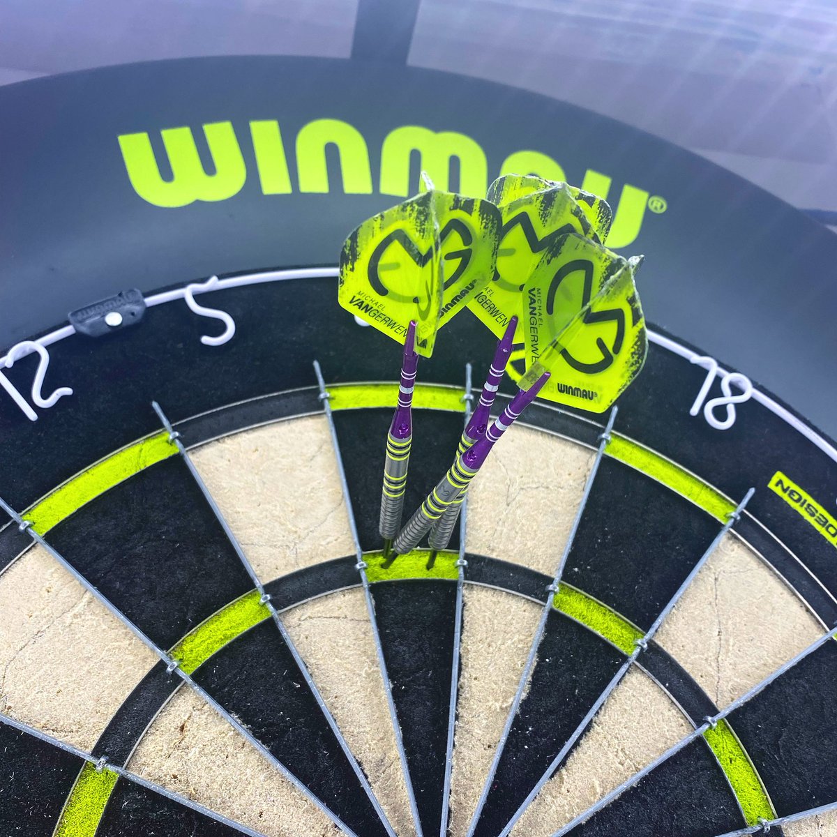 _Bethanyt2003's tweet photo. My first 180 of the year 🎯

#darts #dartsplayer #lovethedarts #180 https://t.co/MLgkuRUK0i