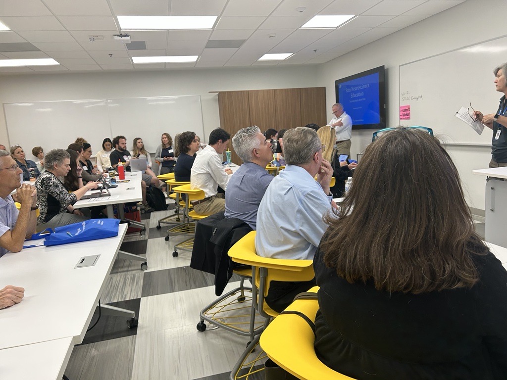 EIMTeam's tweet photo. Thank you to the Missouri Physical Therapy Association for hosting Dr Adriaan Louw as spring conference keynote last weekend and for allowing us to spread the message that Pain Neuroscience Education is the most effective approach to treat chronic pain in our clinics. 👏 https://t.co/l3tgnwiwSd