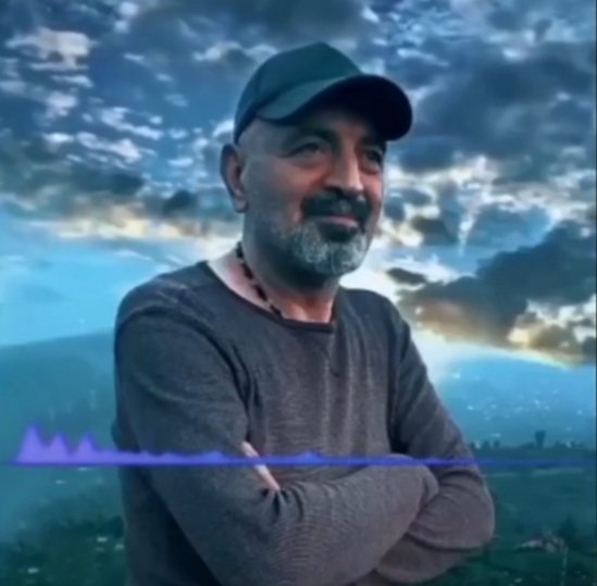 Kedika053's tweet image. Geceyi bağladım gündüze 
Hasret kaldım bir iki söze 
Sevdiğim bu sevda
Gülmedi bize
Kara yazıldı bu yazımız ne deyim...❣
#DuaveÖzlemle🤲
#Doğumgununkutluolsun
#Üstat 
#AyhanAlptekin 
#İyiakşamlar 🇹🇷