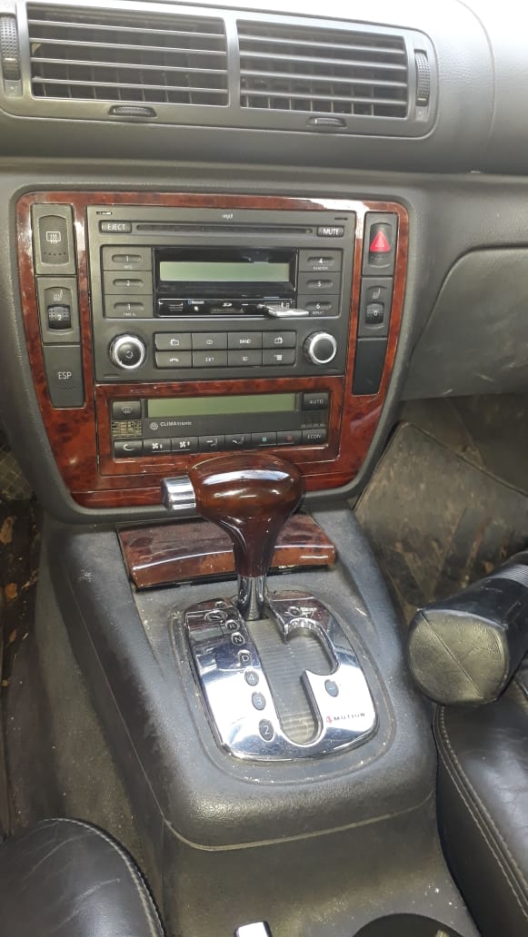 vientonortesa's tweet photo. Alguien en la sala tiene visto algo de esto ? Es un producto alemán, importado por @vwargentina. Si me van a decir q los repuestos son caros, ya lo se. Lo q quiero saber es como se siente al manejar, si es un misil o una chancha preñada.
#PassatVariant https://t.co/j7uh28h554