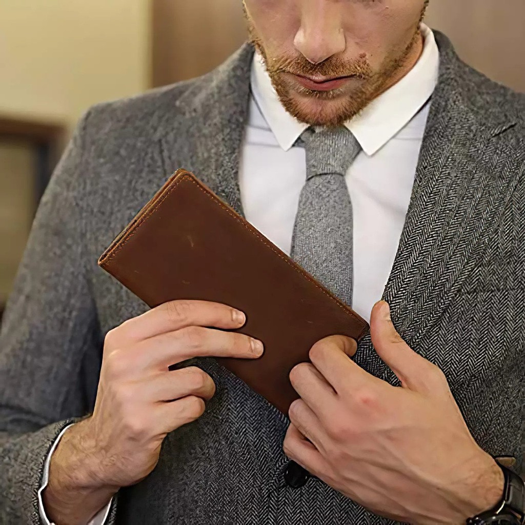 JustFireFits's tweet photo. Men's long wallets always have a flat bill area, which allows you to hold banknotes without having to fold them.

Read more: https://t.co/CIXzgutzU3

#LeatherGoods #MensLeather #LeatherAccessories #LeatherWallet #VintageLeather #HandmadeLeather #LeatherLifestyle https://t.co/CDMGKE1M6F
