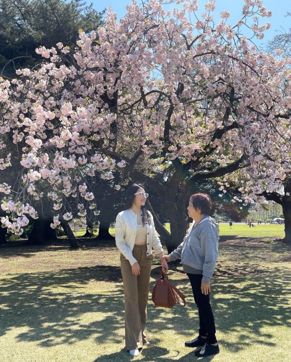 aaaa080887's tweet photo. The first time I traveled far alone with my mom and to make it convenient for my mom,I decided to join the tour.When I chose the departure date,I asked the traveller to choose a date with a lot of parents so that my mom would have lot of friends who were on the same pace as her😂 https://t.co/HSG8UTfUGg