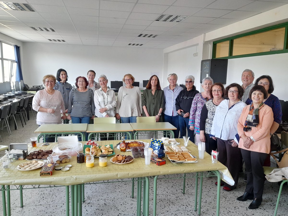 April, 23rd. Happy English Language Day!!
 23 de abril ¡Feliz Día de la Lengua Inglesa!

Así lo celebramos en el CEPA de Laredo con nuestros estudiantes de inglés.

LONG LIVE THE ENGLISH LANGUAGE!