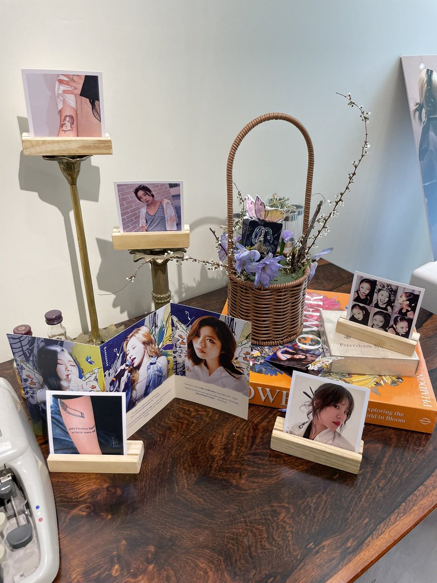 hwatermelonwhee's tweet photo. visited wheein’s birthday flower shop last week ❤️ 

so beautiful and i had so much fun! 

#OurSpringWheeinDay
#활짝_피어난_휘인데이 #BloomyWheeinDay https://t.co/ty78BB5rpD