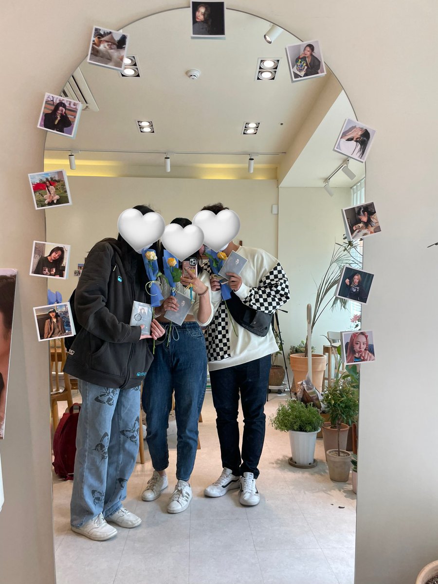 hwatermelonwhee's tweet photo. visited wheein’s birthday flower shop last week ❤️ 

so beautiful and i had so much fun! 

#OurSpringWheeinDay
#활짝_피어난_휘인데이 #BloomyWheeinDay https://t.co/ty78BB5rpD