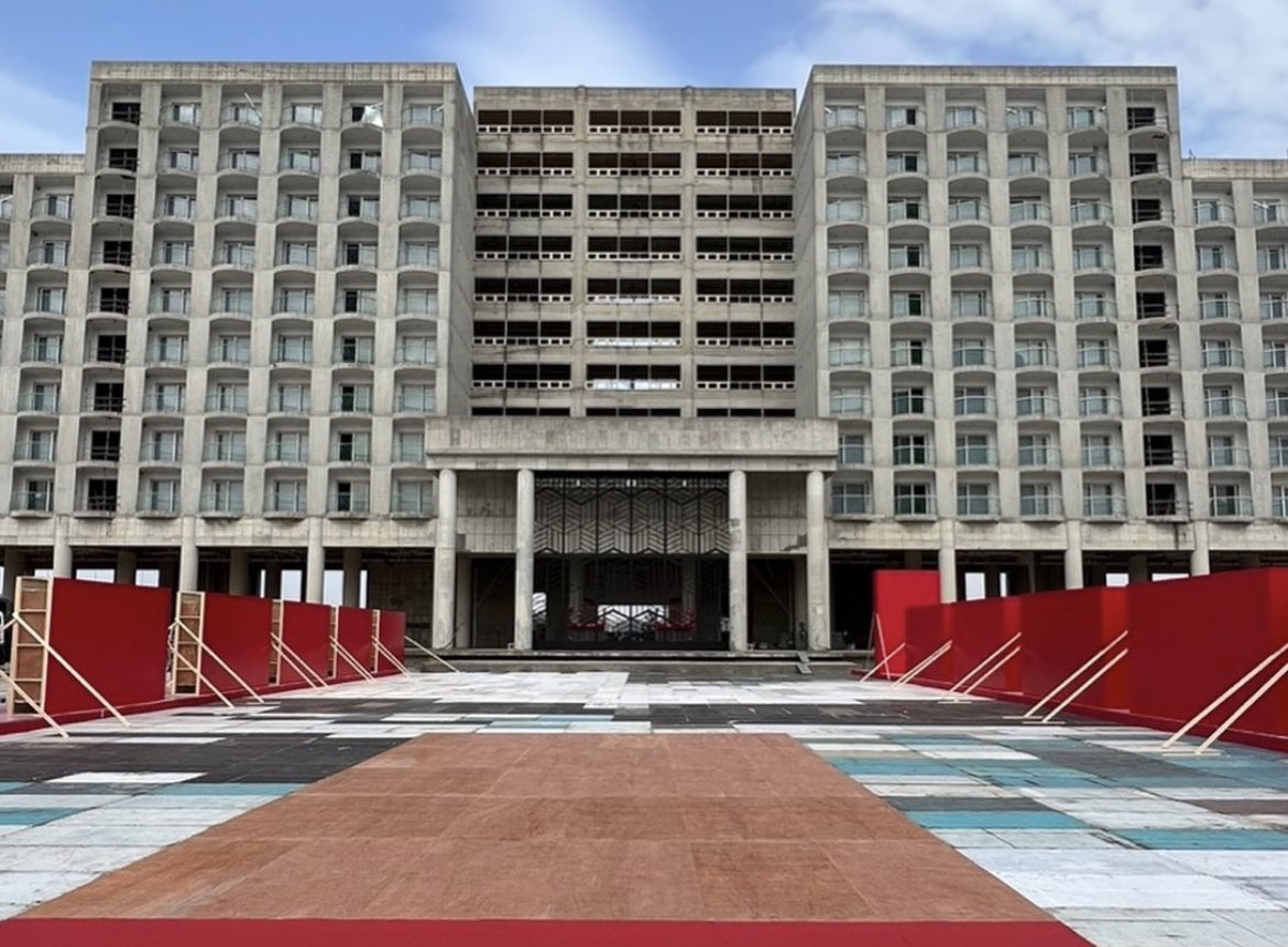 C0UPSE's tweet photo. No green screen, no CGI. The set for super is real— no wonder they were freezing it's pure outdoor https://t.co/keGYvsPyBE