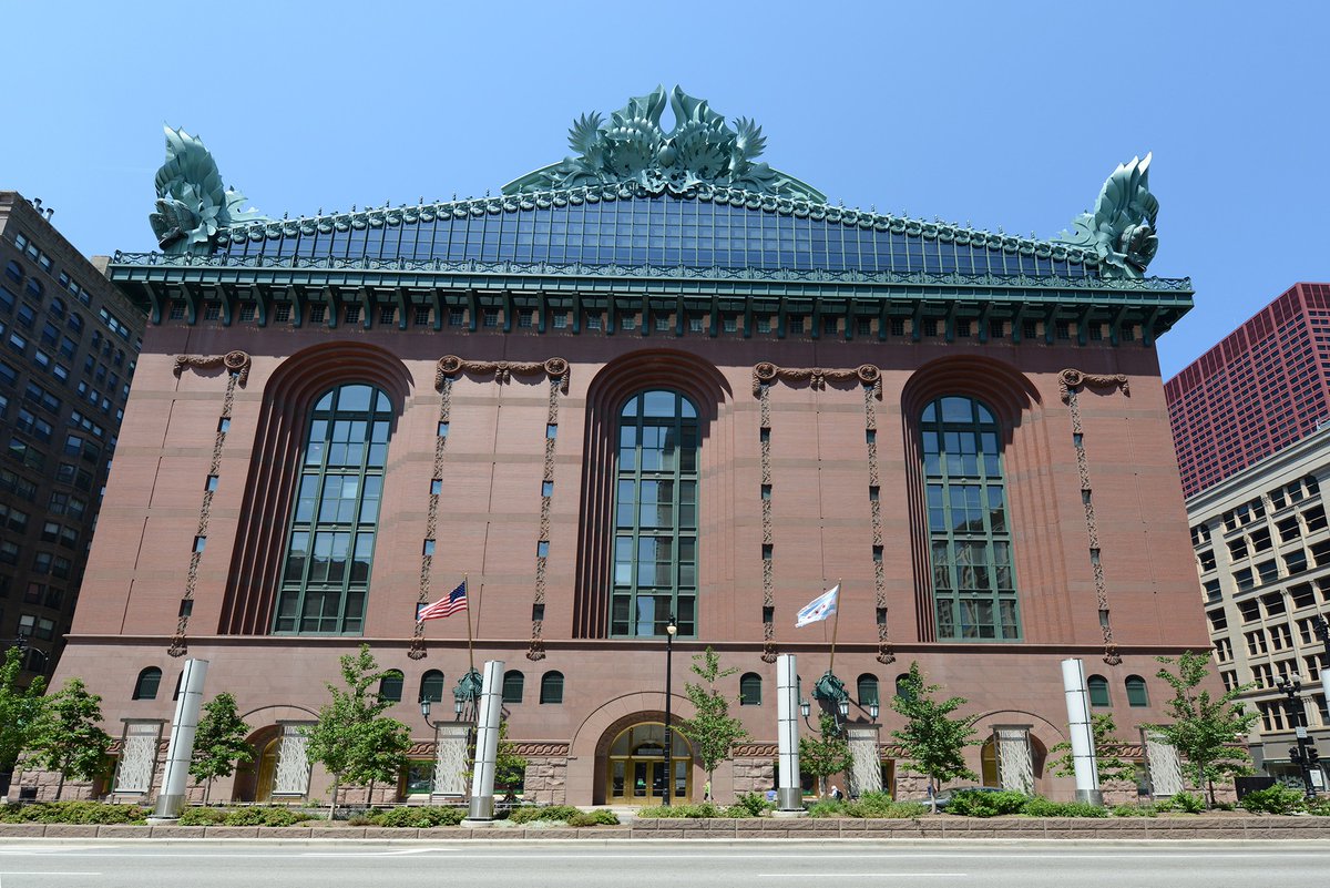 chiarchitecture's tweet photo. It's #NationalLibraryWeek!πLets talk about the #HaroldWashingtonLibrary. #Postmodern in design, the building playfully displays dozens of symbols that communicate its function, celebrate its location & pay homage to its architectural predecessors https://t.co/9Ap33XlNa4 #Chicago https://t.co/pGDTVKdzCp