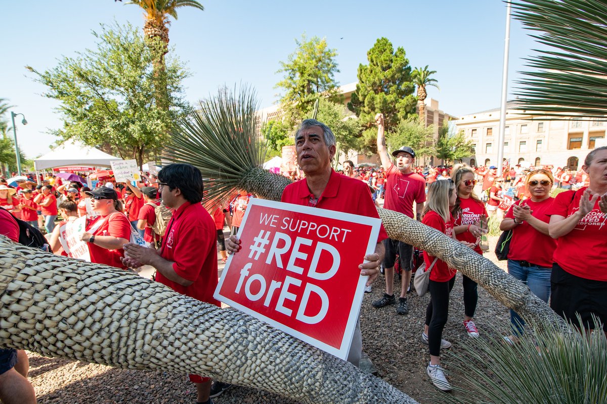 ArizonaEA's tweet image. A few more pics...#RedforEd #5Years