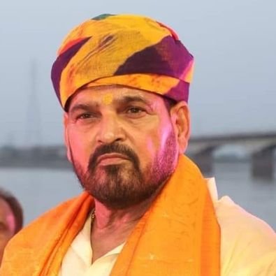 RShekhawat_GJ34's tweet photo. एक आदमी ने सबको रैल दिया😀
#बब्बर_शेर
#बृजभूषण_सिंह https://t.co/BGDBIBCIL1