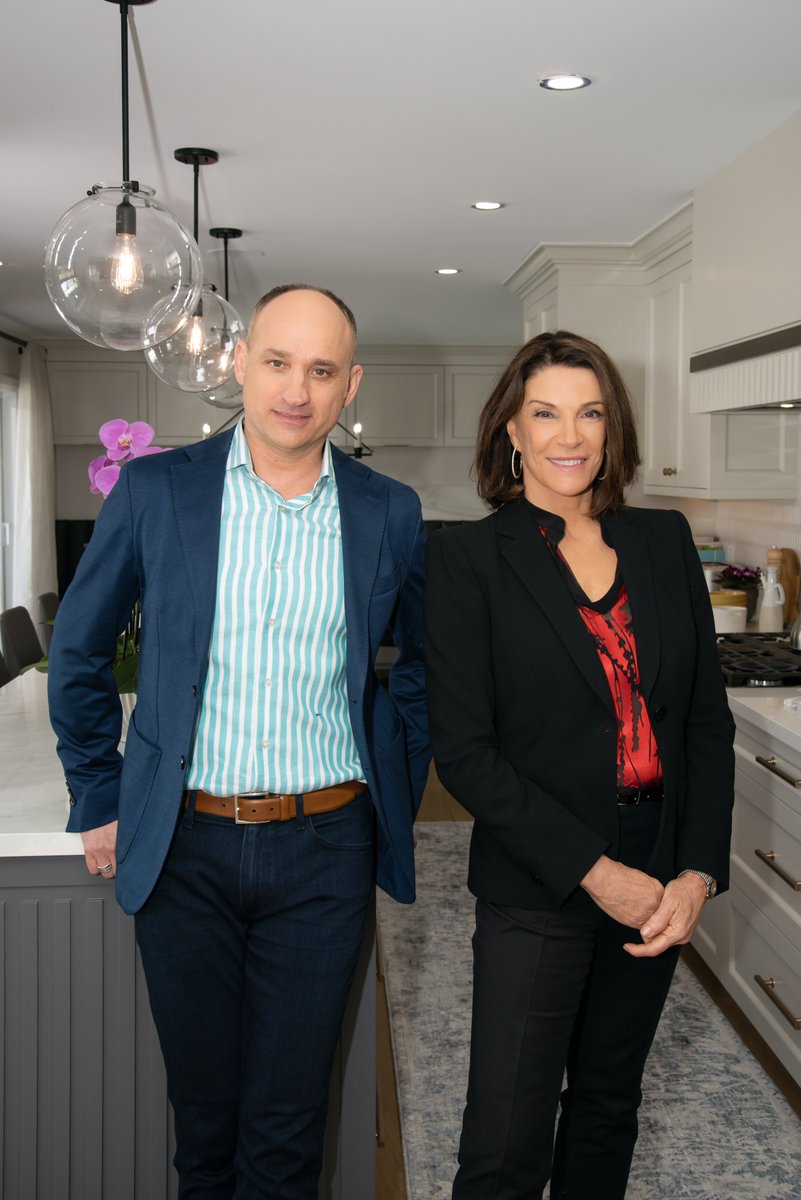 LoveItorListIt's tweet photo. Don't miss tonight’s episode of Love It or List It! Airing at 9pm EST on HGTV USA and 10pm EST on HGTV Canada. Are the homeowners going to Love It with Hilary? Or List it with David?  #teamloveit #teamlistit #HGTV #loveitorlistit https://t.co/TunXr46xYi