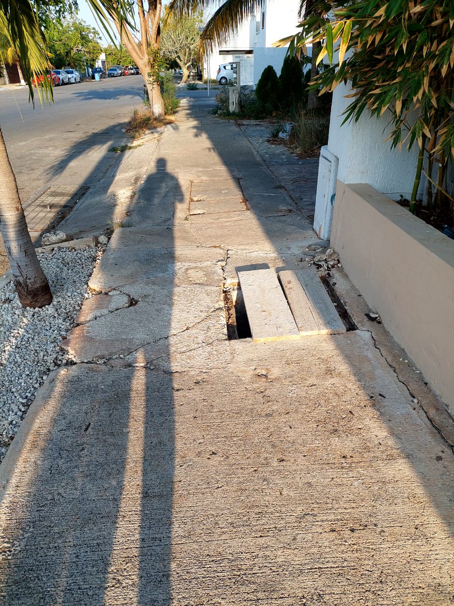 Gran hueco por falta de tapa, los vecinos ya reportaron pero no han tenido respuesta calle 53 x 108 #895 
<a href="/AyuntaMerida/">Ayuntamiento Mérida</a> <a href="/Comitevamericas/">Comité Américas Mid</a> <a href="/JAPAYOficial/">Junta de Agua Potable y Alcantarillado de Yucatán</a> <a href="/Yucatanall/">YUCATANALL</a>