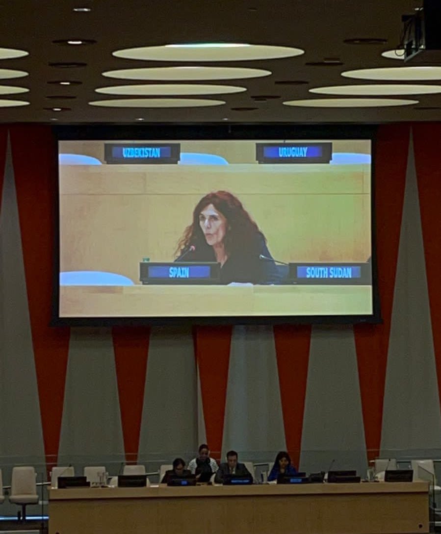 UNHwN's tweet photo. The representative of Spain stated that a new paradigm is the basis for the implementation of the 2030 Agenda. She highlighted the Spanish recognition of the Mar Menor rights and noted that nonhumans also have rights.
#HarmonyWithNature #MotherEarthDay https://t.co/kruvf3fmFQ