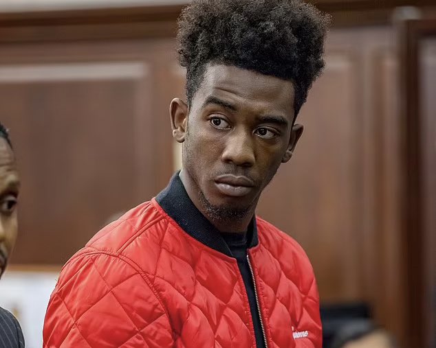 Desiigner is being charged with indecent exposure. Feds say Desiigner masturbated in front of flight attendants mid-flight. The FBI affidavit says a jar of Vaseline dropped into the aisle as he was getting up to switch seats.