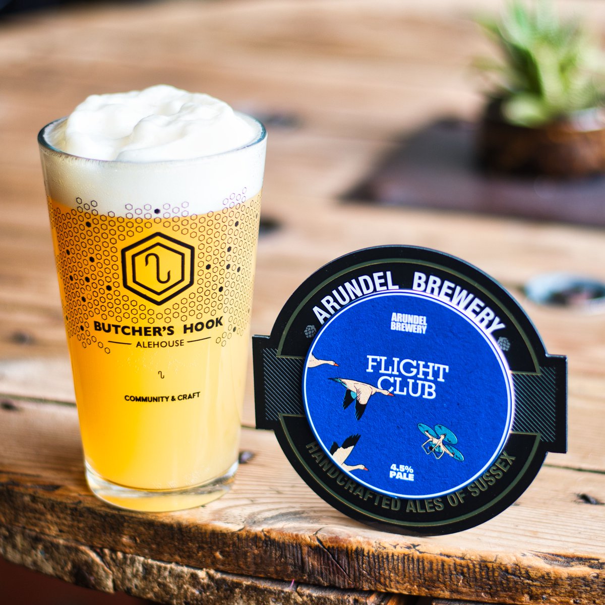 The Butcher's Hook (@butchershookpub) on Twitter photo 🐦 // Flight Club // 🐦
The first rule of Flight Club is: everyone talk about Flight Club.
'Cos this cask New England Pale from <a href="/ArundelBrewery/">Arundel Brewery</a> deserves some hype!
Hopped with Citra, Idaho 7 & Mosaic, expect tropical fruits, orange zest and sweet pine. 🤤
Pouring now! 🐦 // Flight Club // 🐦
The first rule of Flight Club is: everyone talk about Flight Club.
'Cos this cask New England Pale from <a href="/ArundelBrewery/">Arundel Brewery</a> deserves some hype!
Hopped with Citra, Idaho 7 & Mosaic, expect tropical fruits, orange zest and sweet pine. 🤤
Pouring now!