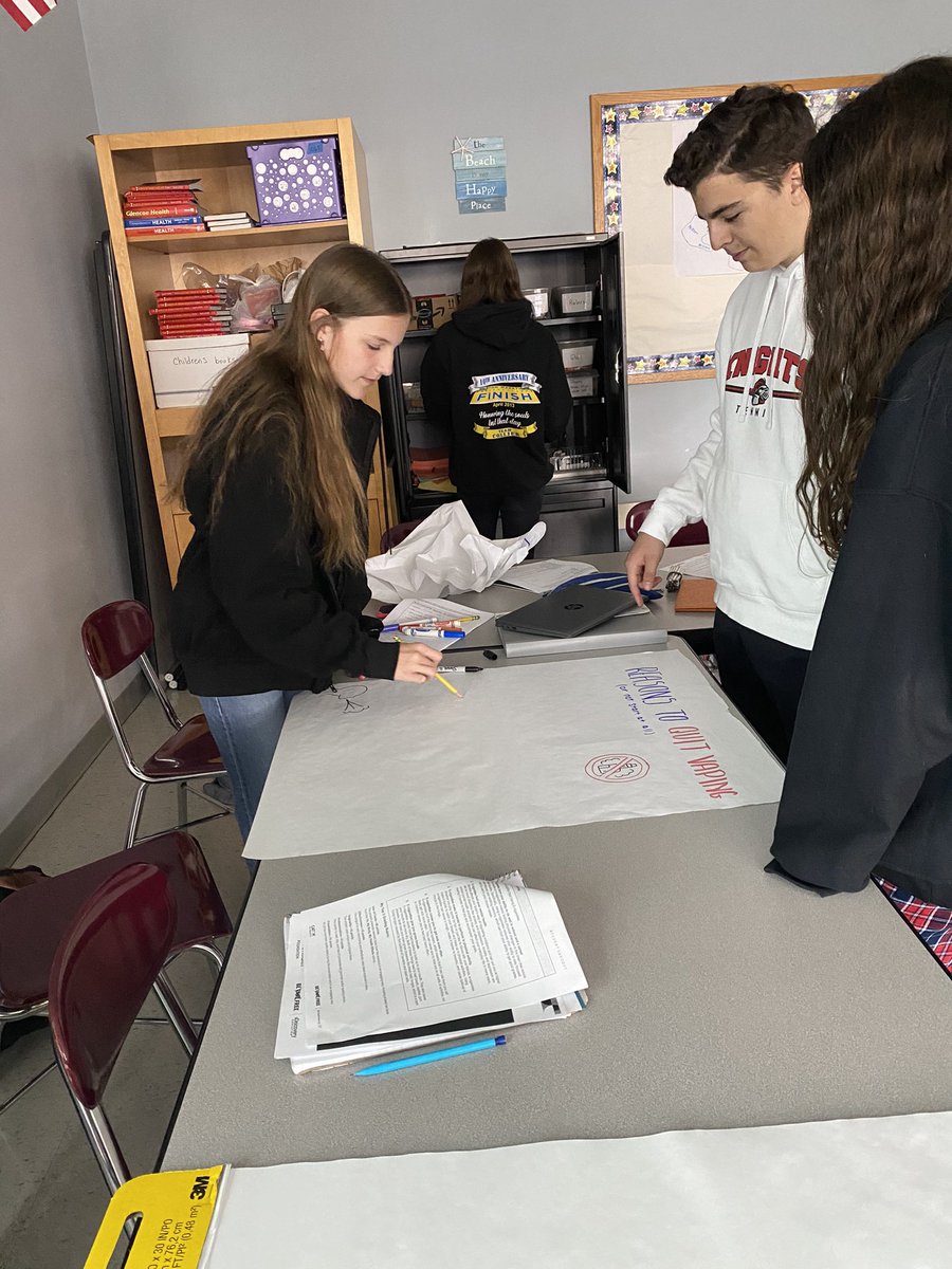 Working on our “Top 5 Project” reasons to Quit/Not Start Vaping #catchmybreath #bevapefree <a href="/BoeppleNAHS/">Rachel Boepple</a>