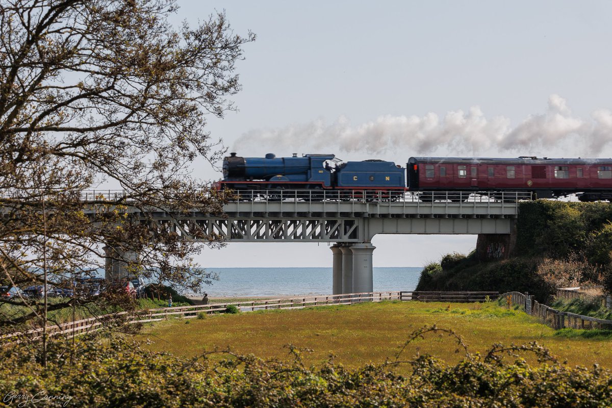 gerryjc's tweet photo. No. 85 "Merlin" Steam Train crossing the Delvin Bridge from Dublin into Meath yesterday morning. And then on the return journey passing the old Ballast Pit on approach to Skerries station. Don't be fooled by her age, over 90 years old but she was shifting. 

#steamtrainsireland https://t.co/TS6FIJxSok