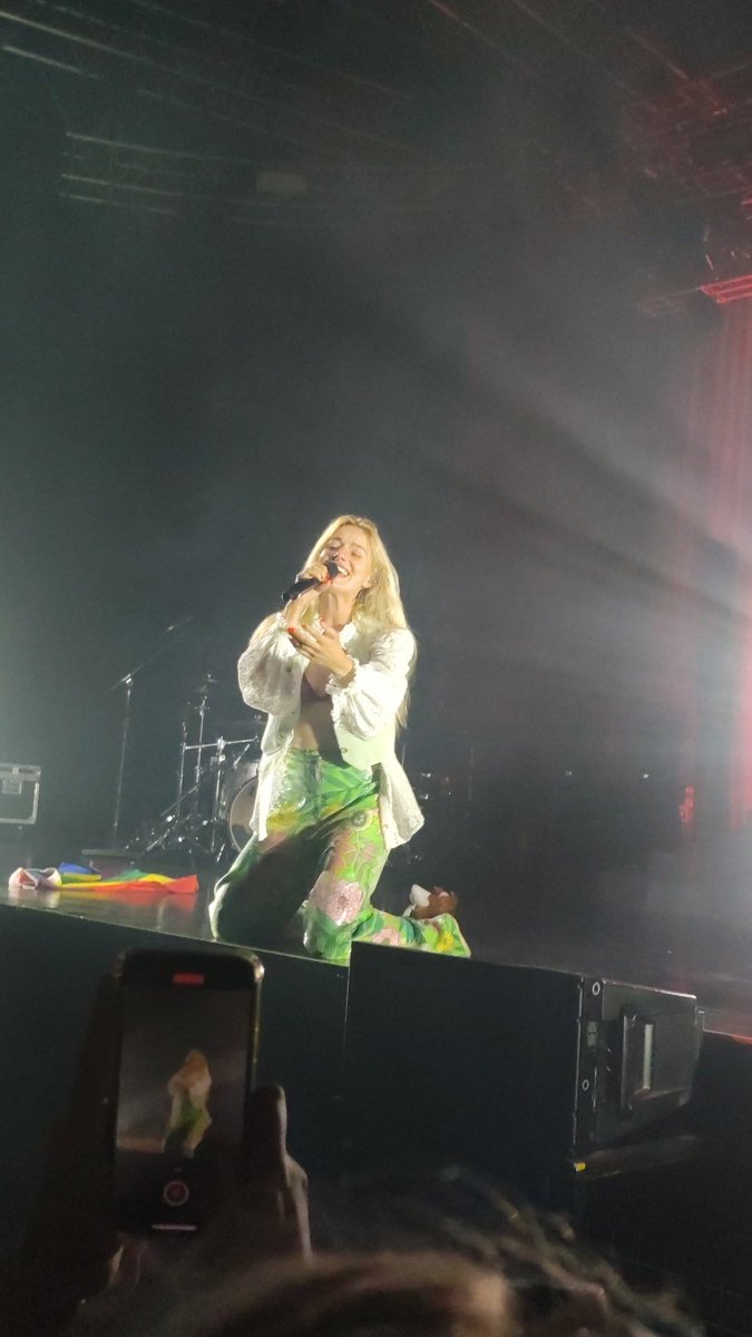 asheethinker's tweet photo. happy birthday to the person who saved me. you dont know how much i miss you my love. i could talk about you and your music for HOURS. thank you for making my life have a sense. i would do EVERYTHING to hug u at least once. i really hope to see you soon again. love you ALWAYS. ⭐ https://t.co/6xM3NuPy7Q