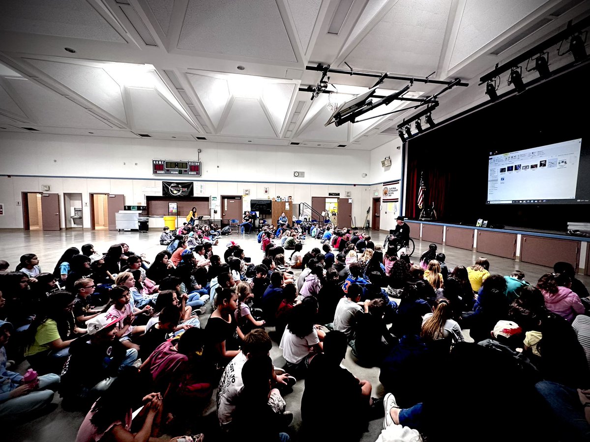 hugsbybrent's tweet photo. Thank you Modesto (Standiford Elementary) for hosting me on campus for assemblies, classroom time, playground time & after school carnival to sign my books. All of it was inspiring. #805author #stem #growthmindset #readingisrad https://t.co/dAmXJ8SW0f