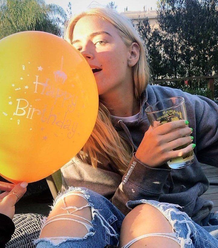 asheethinker's tweet photo. birthday day girl!!! 
@ashemusic https://t.co/c6wJggh3wl