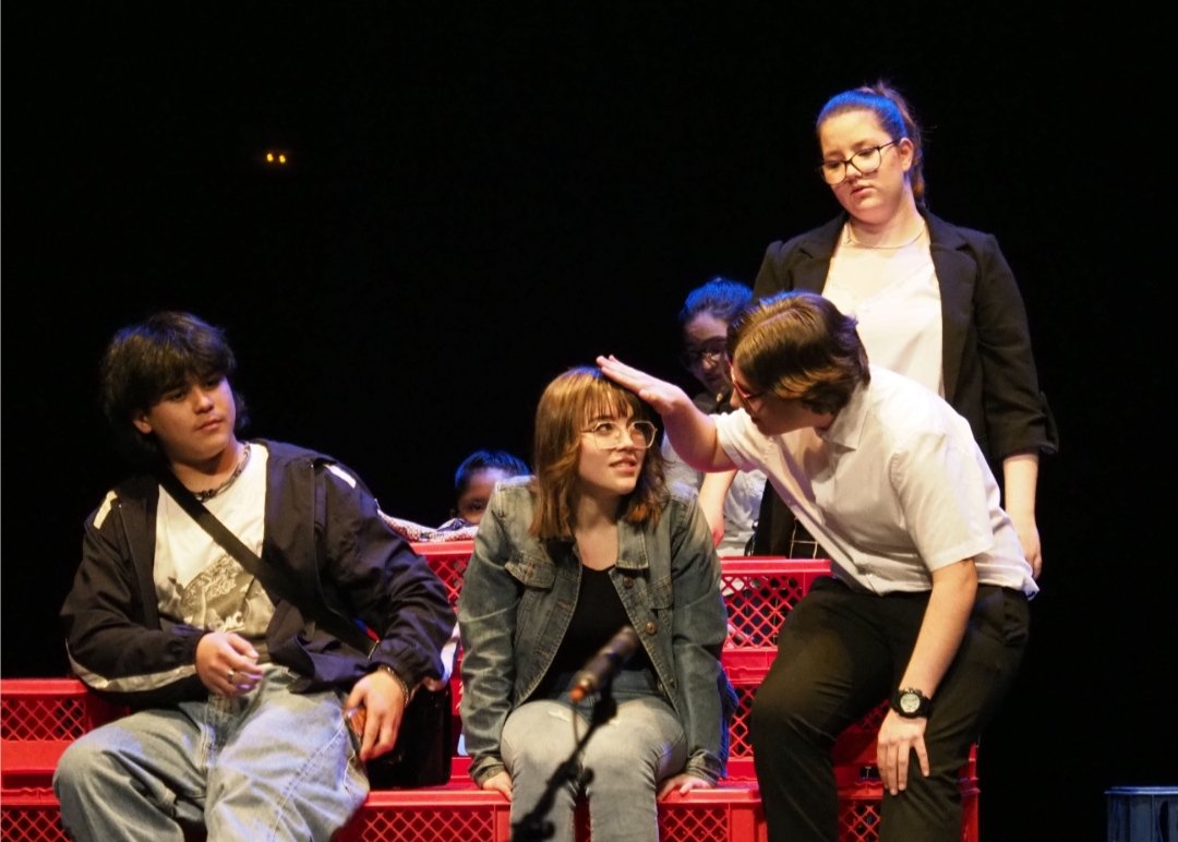 ¡Continúa la gira de #CarmenParaQueLoDemásGire!

Esta semana nos vamos a Fuenlabrada el jueves (Teatro Aitana Sánchez Gijón, a las 12:00 y a las 19:00) y a Navarrevisca (Ávila) el sábado (18:30 h.). 

¿Dónde te vemos? 🎭👵

#Macberianos #Parla #IESNarcísMonturiol #TeatroEscolar