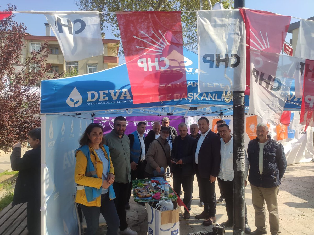 gencdevasncktpe's tweet photo. Deva Partisi Sancaktepe olarak Sarıgazi Samandıra ve Yenidoğan’daki stantlarımızın başındaydık Durmadan ve yorulmadan Halkımız için çalışacağız💧🌱

@mutalipgecer 
@ismailozallp 

#DevaPartisi #AliBabacan #GençDeva https://t.co/12bCem3aPX