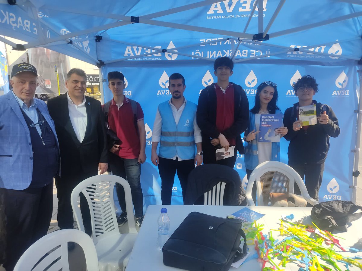 gencdevasncktpe's tweet photo. Deva Partisi Sancaktepe olarak Sarıgazi Samandıra ve Yenidoğan’daki stantlarımızın başındaydık Durmadan ve yorulmadan Halkımız için çalışacağız💧🌱

@mutalipgecer 
@ismailozallp 

#DevaPartisi #AliBabacan #GençDeva https://t.co/12bCem3aPX