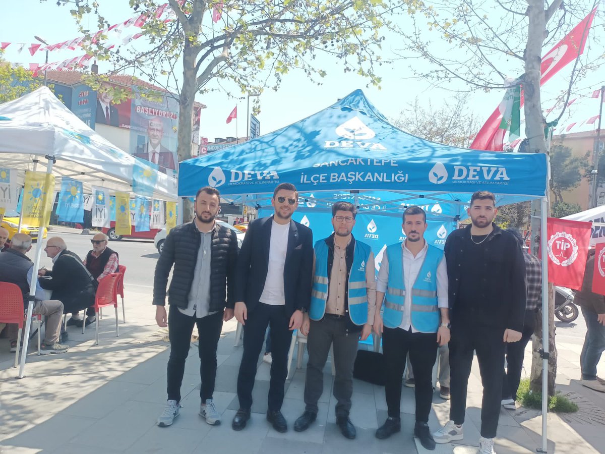 gencdevasncktpe's tweet photo. Deva Partisi Sancaktepe olarak Sarıgazi Samandıra ve Yenidoğan’daki stantlarımızın başındaydık Durmadan ve yorulmadan Halkımız için çalışacağız💧🌱

@mutalipgecer 
@ismailozallp 

#DevaPartisi #AliBabacan #GençDeva https://t.co/12bCem3aPX