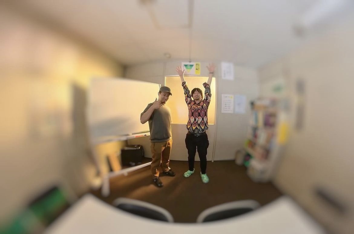taku_katayama's tweet photo. 映画『ラスト17デー』無事撮影終了。

最高なキャストの皆さんと最高のP、最高のDOP、各所最高の仲間と一緒に作品が撮れました。

青春映画ですが、制作陣の僕らも撮影中青春しました。

一緒に作品を撮ってくれた皆さんに恥じないように、最高な作品になるよう頑張ります。

ラスト17デーお願いします https://t.co/TXH91svTRD