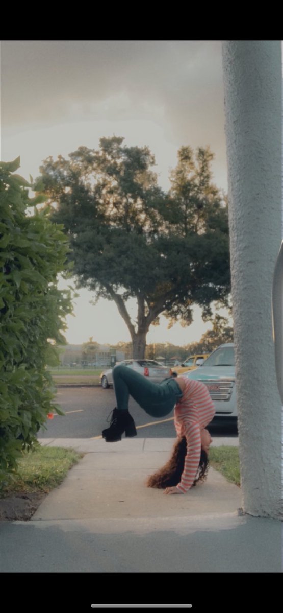 AlyssaTalner's tweet photo. it’s time i share some bendy pics to you guys :) i have so much more content coming! also announcement 📣 catch me at playlist live this year! will be preforming main stage🙃 https://t.co/vovws7rChE