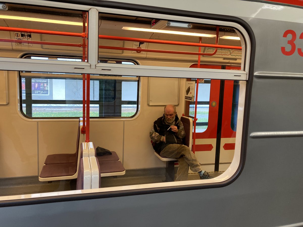 JanKalal's tweet photo. Nepochopím. Fakt ne #cigaro #metro https://t.co/FMGgpS1n87
