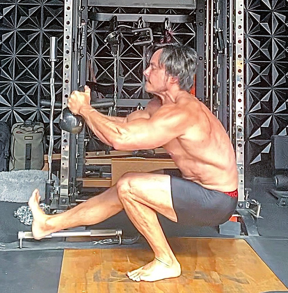 luis_villasenor's tweet photo. Always a good test of flexibility and strength: the pistol squat. https://t.co/scBsjMkkXh