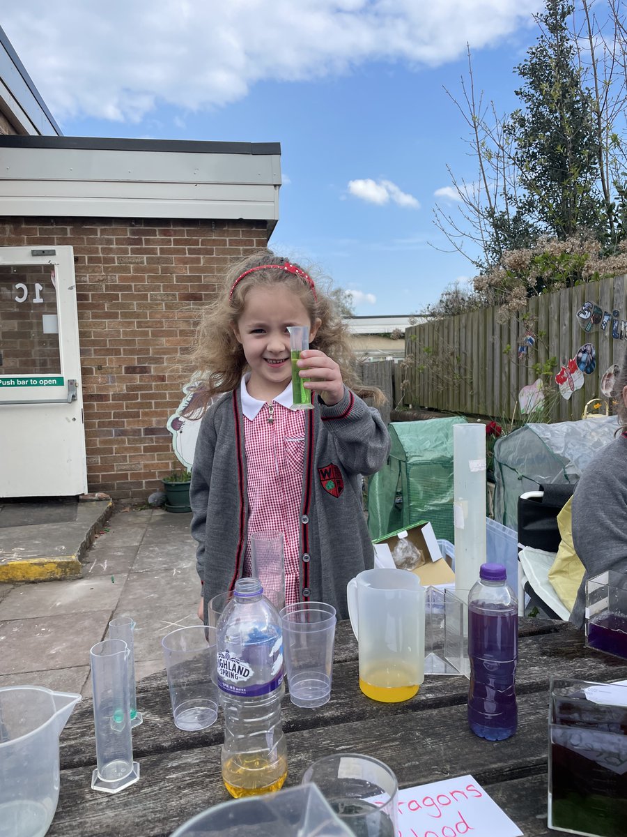 wooltonprimary's tweet photo. 1C put their measuring skills to the test and made these amazing magic potions #WPSMaths 👍🙂 https://t.co/Qo5BU62U25