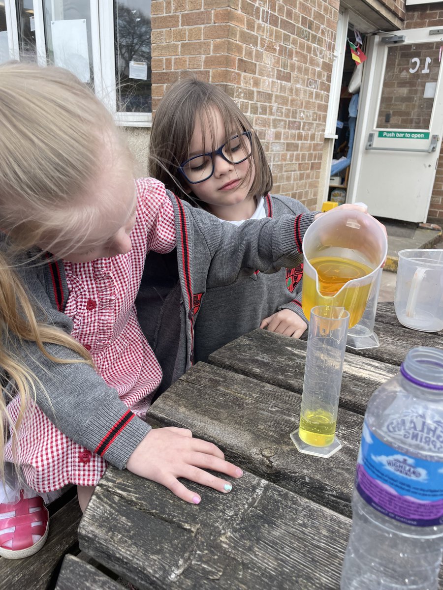 wooltonprimary's tweet photo. 1C put their measuring skills to the test and made these amazing magic potions #WPSMaths 👍🙂 https://t.co/Qo5BU62U25